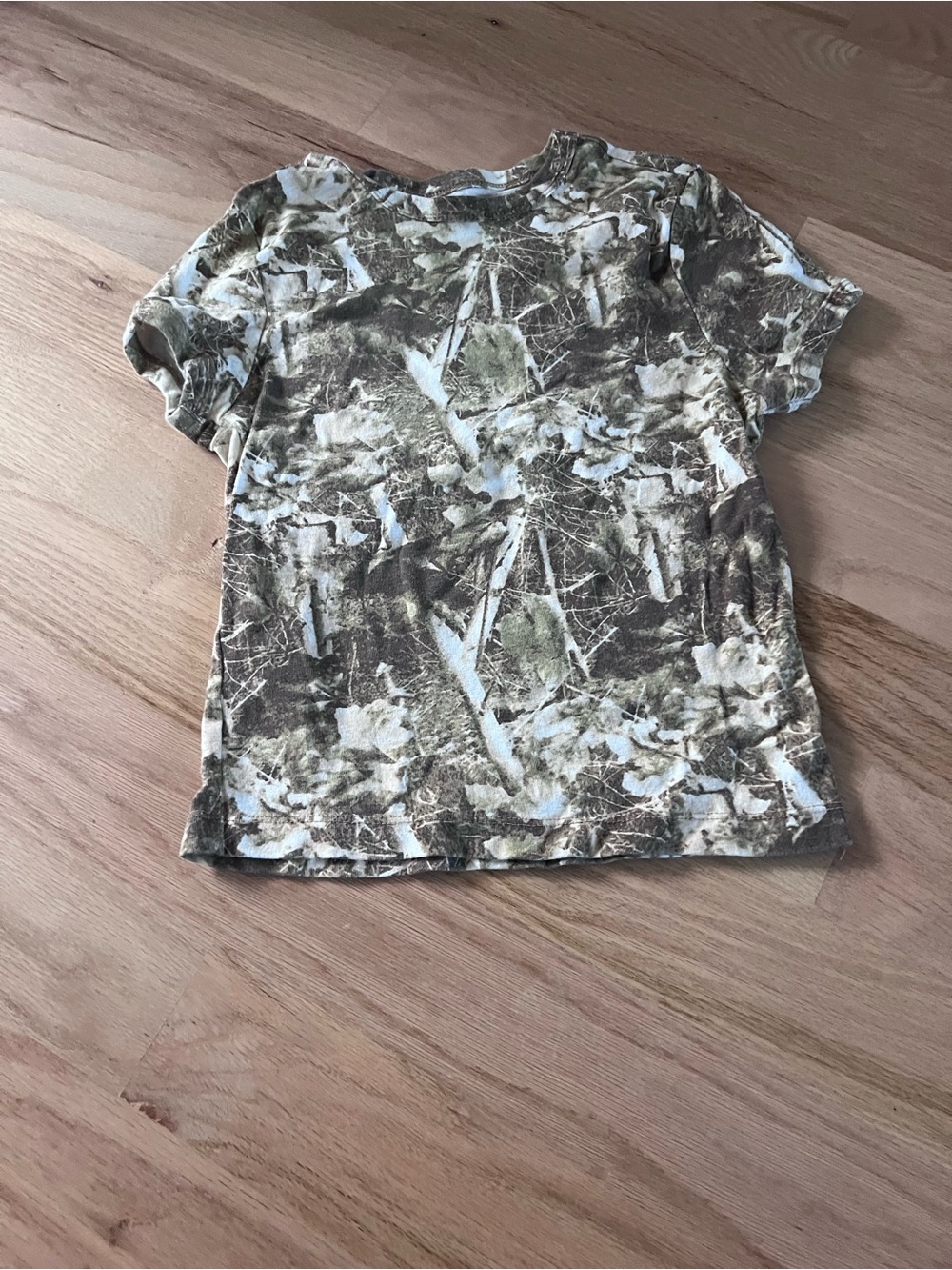 Women’s Short Sleeve Camo Print Tee in Olive and Brown